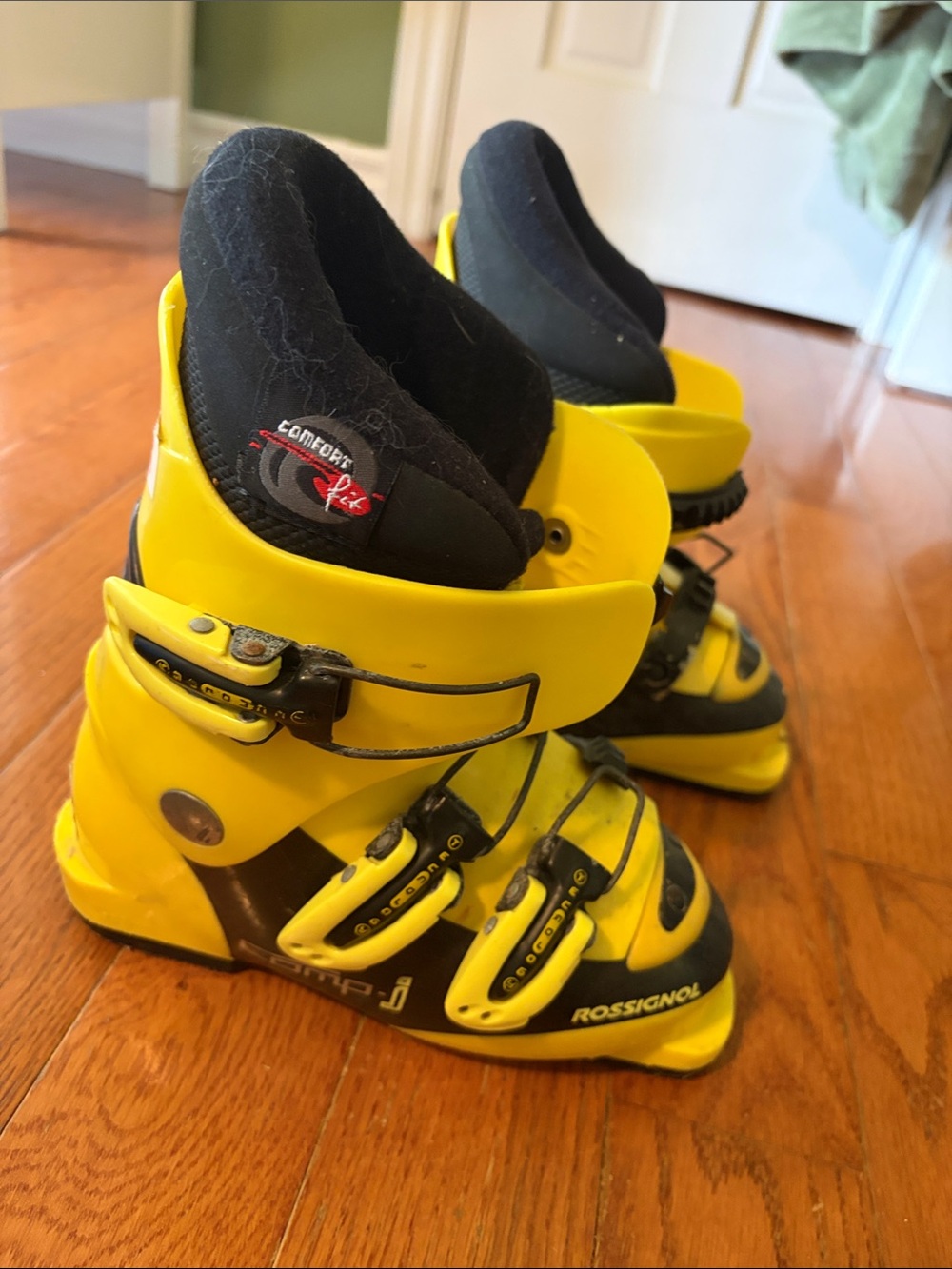 Rossignol Kids Yellow and Black Ski Boots with Buckles
